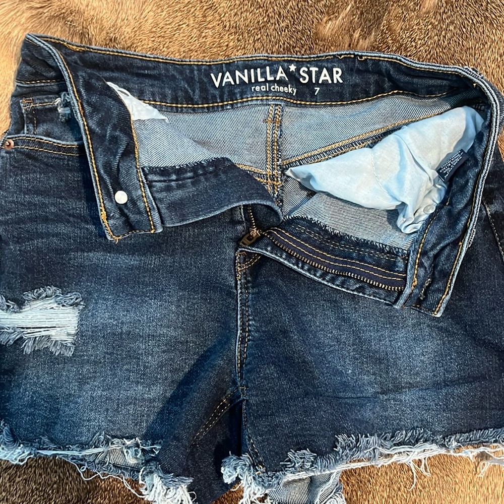 Shorts - Picture 2 of 3